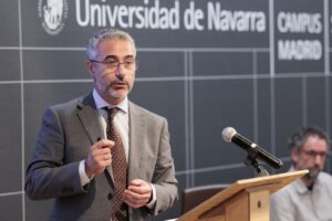 ponente de ComplianceCMS para la presentación del libro blanco de Regulación de IA del proyecto IA+Igual